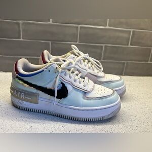 Wmns Air Force 1 Shadow SE 'Pixel Swoosh - Barely Green' sz9